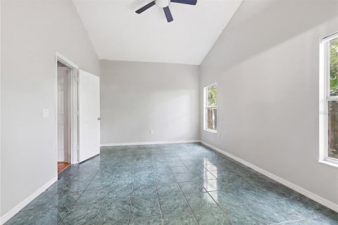 House in Deltona, Florida 4 bedrooms, 186.64 sq.m. № 2197609 - photo 22