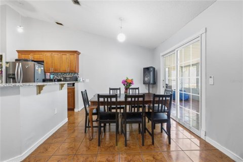 House in Deltona, Florida 4 bedrooms, 186.64 sq.m. № 2197609 - photo 12