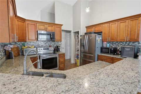 House in Deltona, Florida 4 bedrooms, 186.64 sq.m. № 2197609 - photo 16