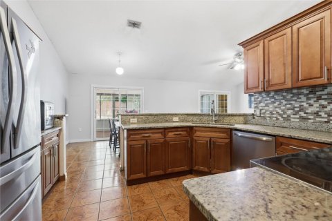 House in Deltona, Florida 4 bedrooms, 186.64 sq.m. № 2197609 - photo 14