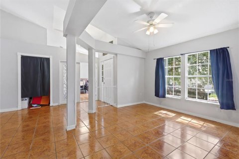 House in Deltona, Florida 4 bedrooms, 186.64 sq.m. № 2197609 - photo 5