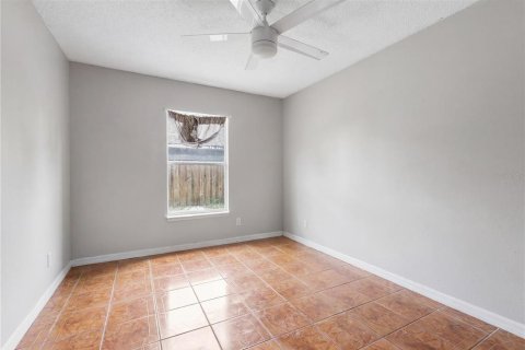 House in Deltona, Florida 4 bedrooms, 186.64 sq.m. № 2197609 - photo 20