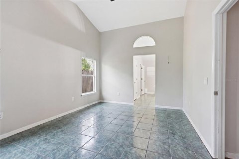 House in Deltona, Florida 4 bedrooms, 186.64 sq.m. № 2197609 - photo 23