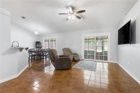 House in Deltona, Florida 4 bedrooms, 186.64 sq.m. № 2197609 - photo 8