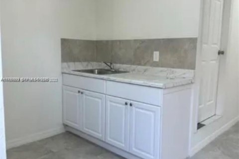 Immobilier commercial à louer à Miami, Floride: 1 chambre № 2073667 - photo 3