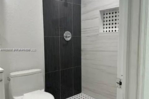 Immobilier commercial à louer à Miami, Floride: 1 chambre № 2073667 - photo 14