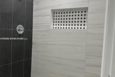 Immobilier commercial à louer à Miami, Floride: 1 chambre № 2073667 - photo 12