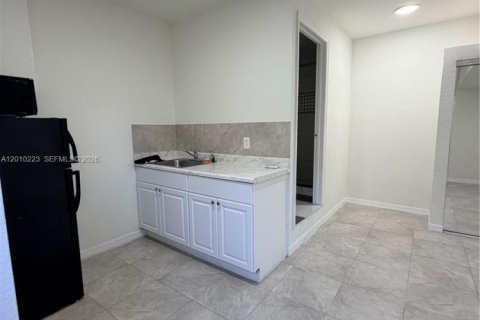 Immobilier commercial à louer à Miami, Floride: 1 chambre № 2073667 - photo 2