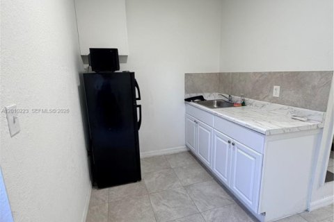 Immobilier commercial à louer à Miami, Floride: 1 chambre № 2073667 - photo 4