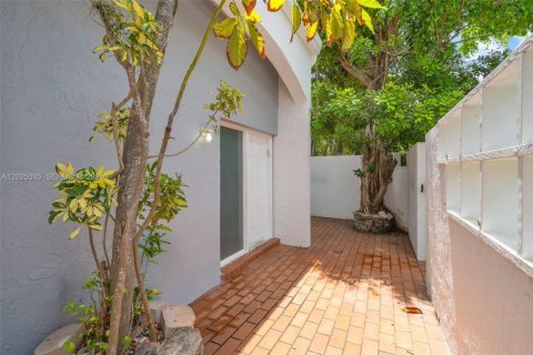 Touwnhouse à vendre à Aventura, Floride: 3 chambres, 126.81 m2 № 2179075 - photo 21