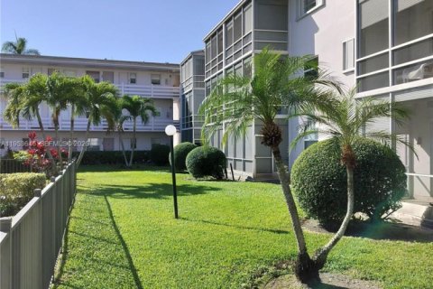Condominio en venta en Hallandale Beach, Florida, 1 dormitorio, 66.89 m2 № 2007924 - foto 7