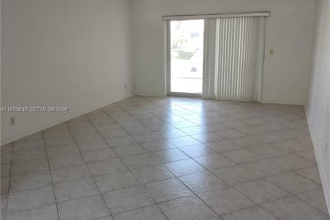 Condominio en venta en Hallandale Beach, Florida, 1 dormitorio, 66.89 m2 № 2007924 - foto 10