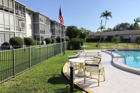 Condominio en venta en Hallandale Beach, Florida, 1 dormitorio, 66.89 m2 № 2007924 - foto 5