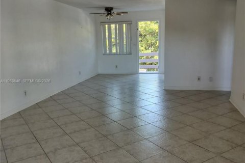 Condominio en venta en Hallandale Beach, Florida, 1 dormitorio, 66.89 m2 № 2007924 - foto 9