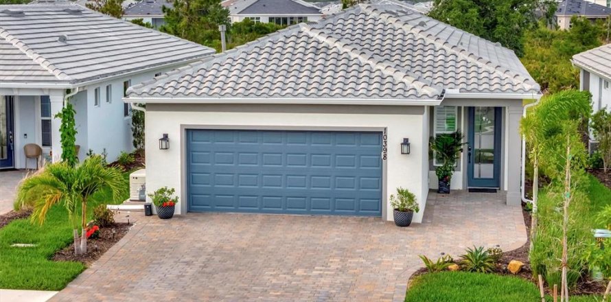 House in Englewood, Florida 2 bedrooms, 130.53 sq.m. № 1685007