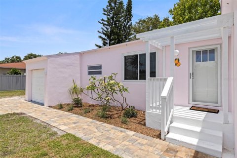 Casa en venta en Dunedin, Florida, 3 dormitorios, 96.62 m2 № 1760586 - foto 2