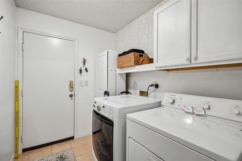 Villa ou maison à vendre à Sun City Center, Floride: 2 chambres, 135.82 m2 № 2418476 - photo 28