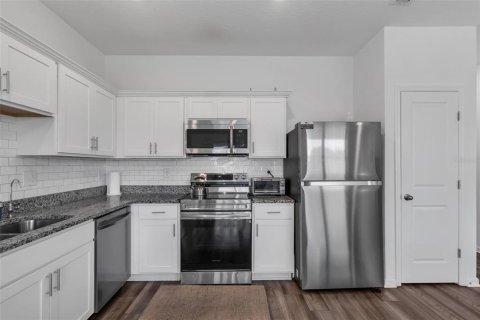 Townhouse in Gibsonton, Florida 3 bedrooms, 136.66 sq.m. № 2207716 - photo 12