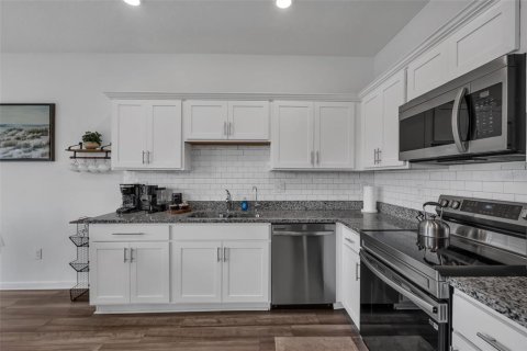 Townhouse in Gibsonton, Florida 3 bedrooms, 136.66 sq.m. № 2207716 - photo 11