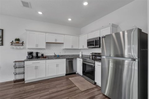 Townhouse in Gibsonton, Florida 3 bedrooms, 136.66 sq.m. № 2207716 - photo 10