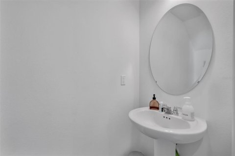 Townhouse in Gibsonton, Florida 3 bedrooms, 136.66 sq.m. № 2207716 - photo 13