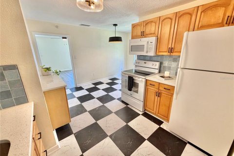 Villa ou maison à vendre à Saint Petersburg, Floride: 2 chambres, 70.23 m2 № 2291009 - photo 6