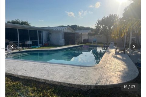 House in Hollywood, Florida 5 bedrooms, 239.59 sq.m. № 2012778 - photo 5