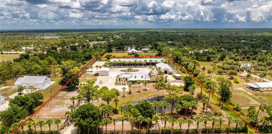 Villa ou maison à Englewood, Floride 4 chambres, 246.38 m2 № 2156723