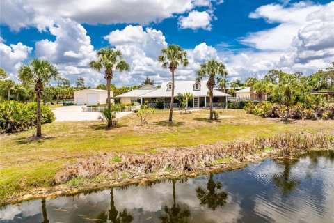 Villa ou maison à vendre à Englewood, Floride: 4 chambres, 246.38 m2 № 2156723 - photo 2