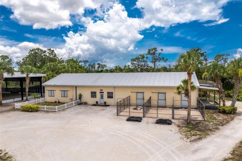 Villa ou maison à vendre à Englewood, Floride: 4 chambres, 246.38 m2 № 2156723 - photo 5