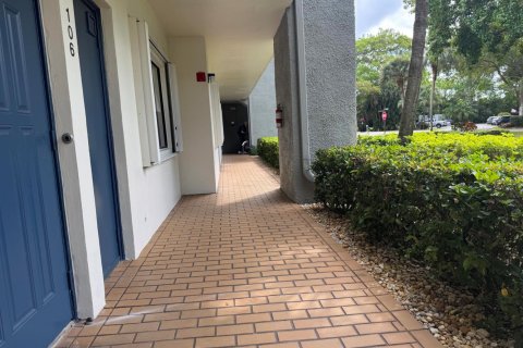 Condo in Lake Worth, Florida, 3 bedrooms № 2146372 - photo 7