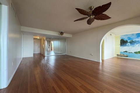 Condo in Lake Worth, Florida, 3 bedrooms № 2146372 - photo 16