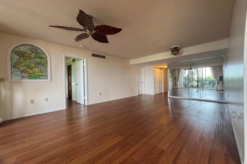 Condo in Lake Worth, Florida, 3 bedrooms № 2146372 - photo 17