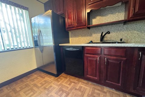 Condo in Lake Worth, Florida, 3 bedrooms № 2146372 - photo 12