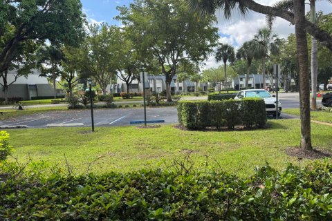 Condo in Lake Worth, Florida, 3 bedrooms № 2146372 - photo 29