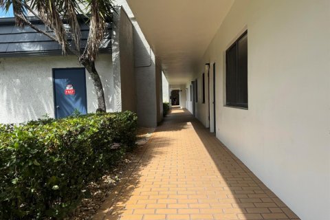 Condo in Lake Worth, Florida, 3 bedrooms № 2146372 - photo 8
