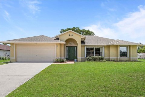 Villa ou maison à vendre à Deltona, Floride: 3 chambres, 169.36 m2 № 1854310 - photo 1
