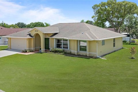 Villa ou maison à vendre à Deltona, Floride: 3 chambres, 169.36 m2 № 1854310 - photo 2