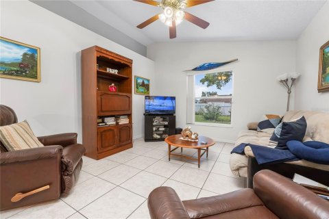 Villa ou maison à vendre à Deltona, Floride: 3 chambres, 169.36 m2 № 1854310 - photo 16