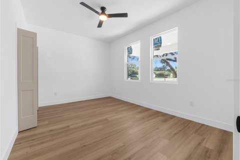 House in Spring Hill, Florida 4 bedrooms, 189.43 sq.m. № 2114013 - photo 5