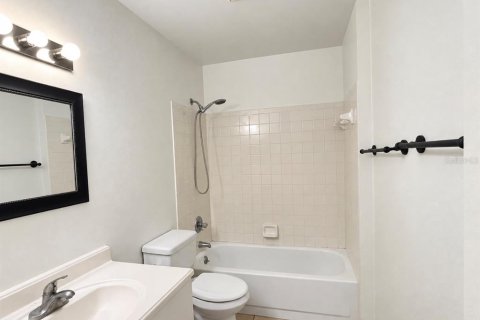 Condo in Winter Haven, Florida, 2 bedrooms  № 2391381 - photo 8