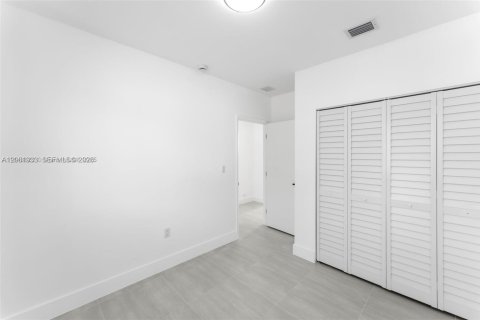 House in Miami, Florida 3 bedrooms, 130.06 sq.m. № 2191307 - photo 9