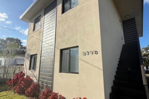 House in Miami, Florida 3 bedrooms, 130.06 sq.m. № 2191307