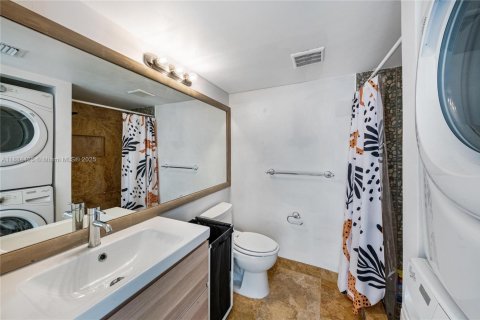 Condo in Miami, Florida, 2 bedrooms № 1978779 - photo 22