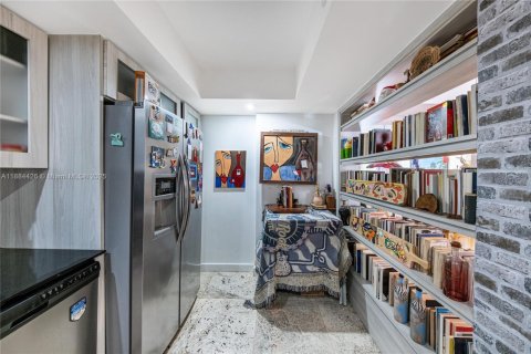 Condo in Miami, Florida, 2 bedrooms № 1978779 - photo 9