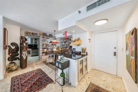Condo in Miami, Florida, 2 bedrooms № 1978779 - photo 7