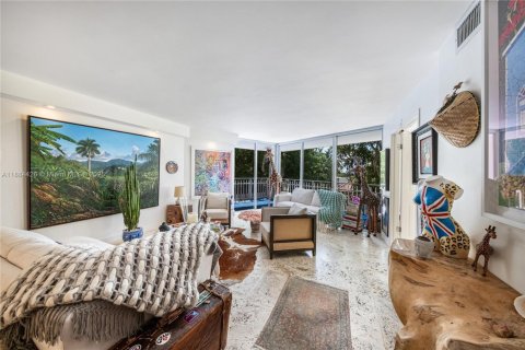 Condo in Miami, Florida, 2 bedrooms № 1978779 - photo 4