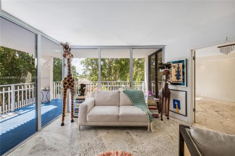 Condo in Miami, Florida, 2 bedrooms № 1978779 - photo 8