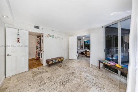 Condo in Miami, Florida, 2 bedrooms № 1978779 - photo 21