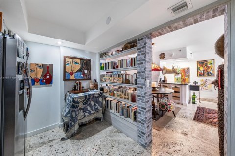 Condo in Miami, Florida, 2 bedrooms № 1978779 - photo 11